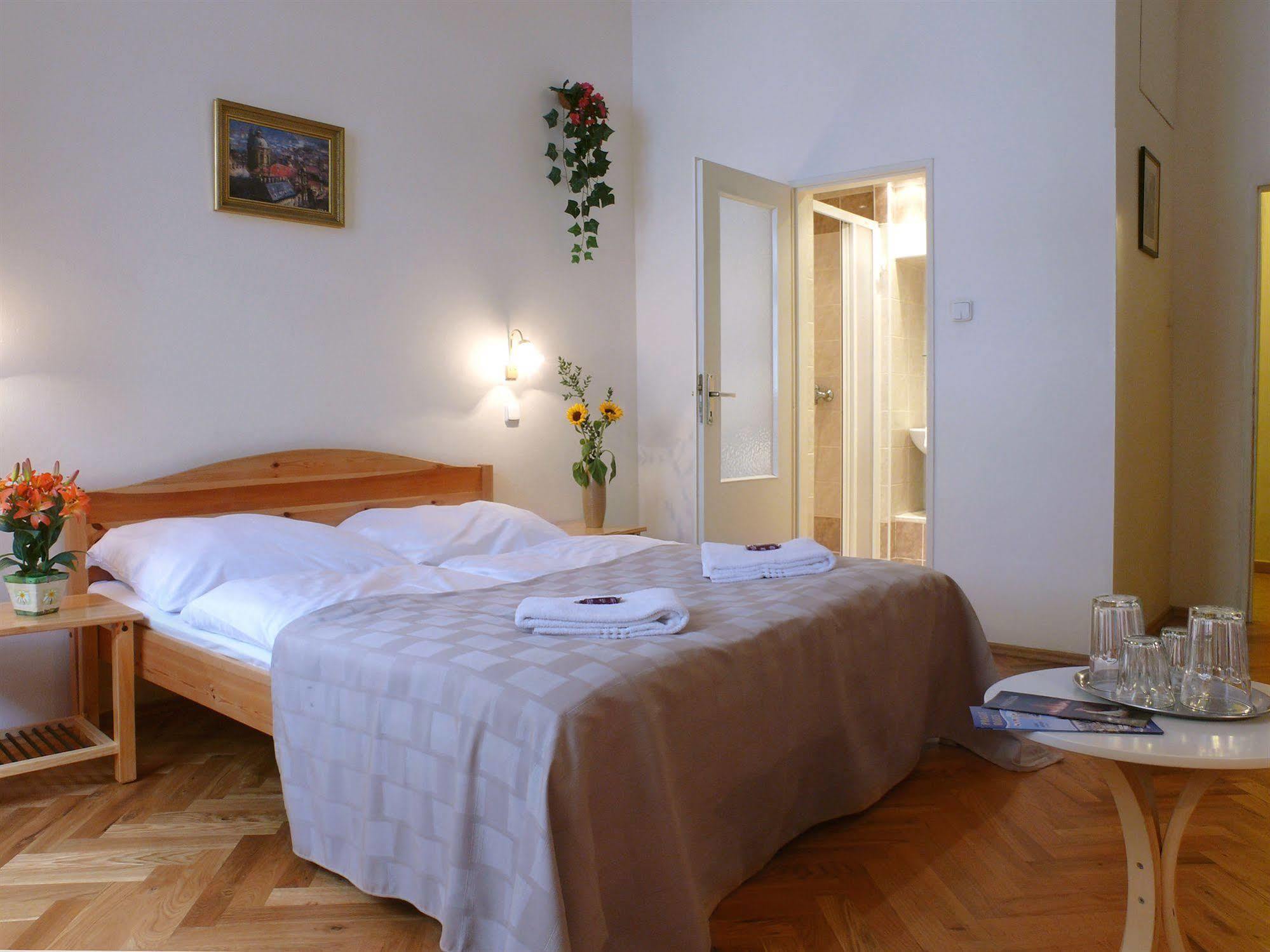 Hotel pensión Prague City 3*